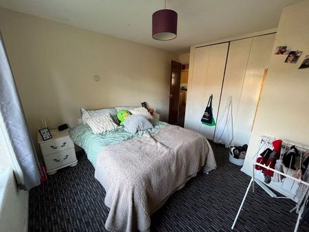 3 bedroom apartment to rent - Photo 4