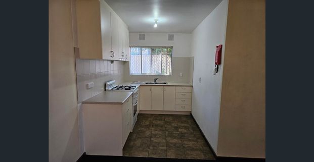 Fresh & Ready - Two Bedrooms & Ground Floor *Open 11/12 4.30pm to 4.45pm* - Photo 1