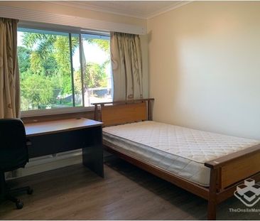 Three bedrooms upstairs unit for rent, Cranbrook, Townsville - Photo 4