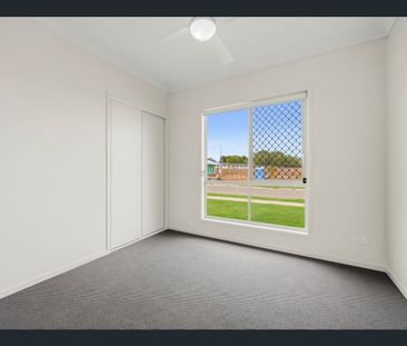 Newly Built Contemporary and Effortless Living, with Everything at your Fingertips! - Photo 2