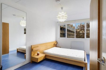 3 bedroom flat to rent - Photo 3