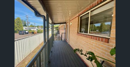 Updated Two Bedroom Townhouse! - Photo 4