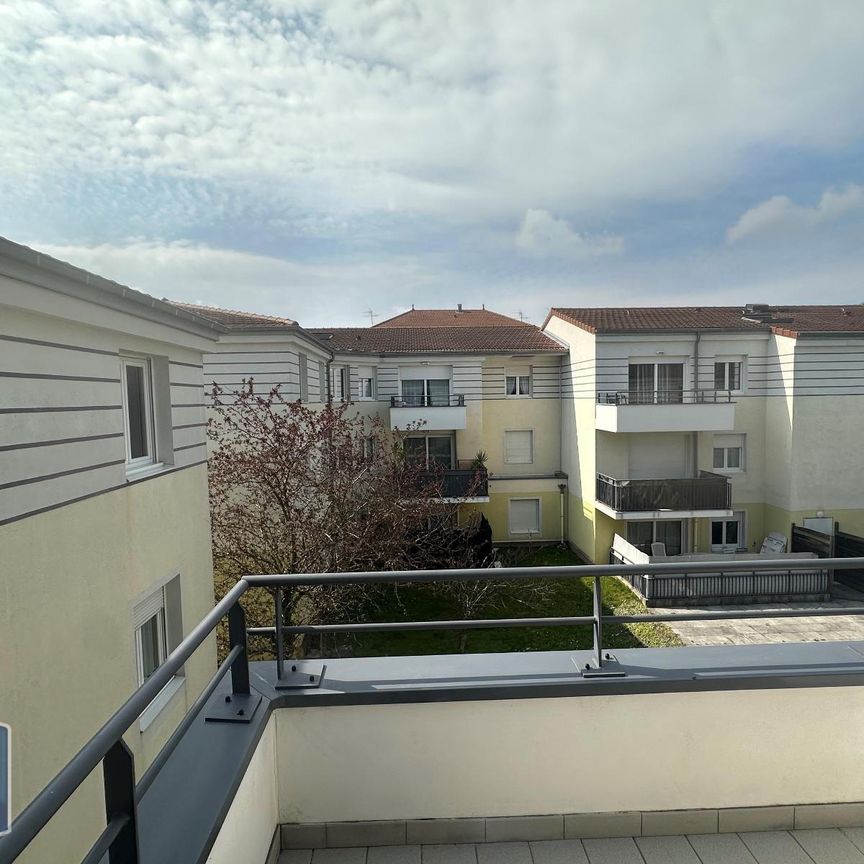 Location Appartement 4 pièces 89m² BOURG EN BRESSE 01000 - Photo 2