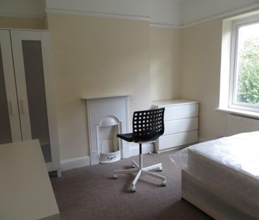 5 bedroom end of terrace house to rent - Photo 4