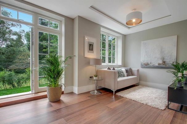 3 bedroom mews to rent - Photo 1