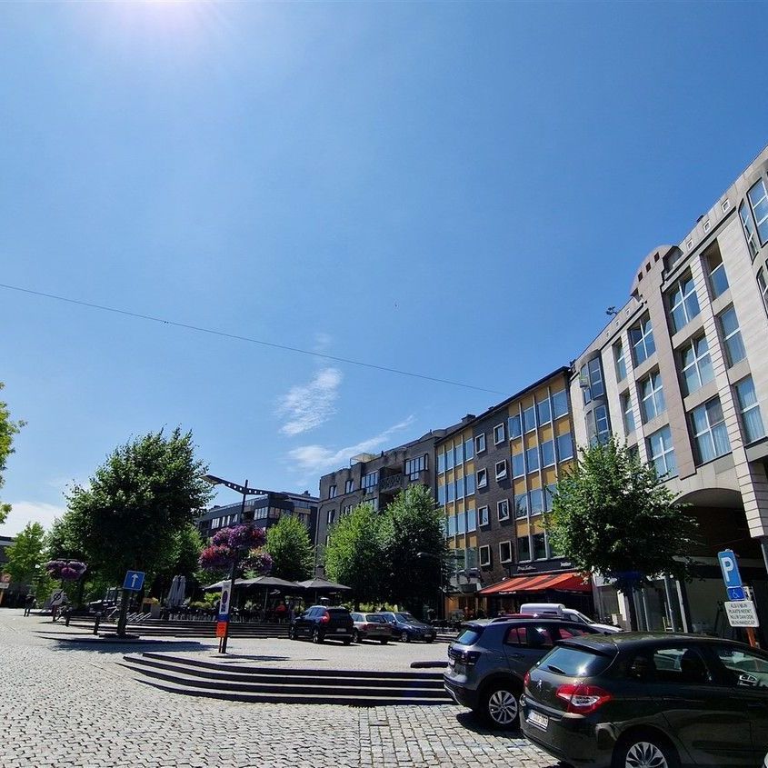 Gezellig en ruim appartement met 2 slaapkamers in het centrum van Lanaken! - Photo 1