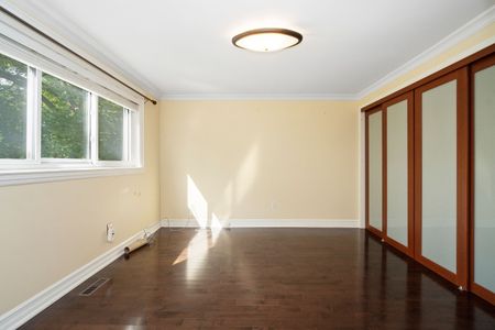 For Lease - 713 Mullin Way, Burlington, Ontario - Photo 4