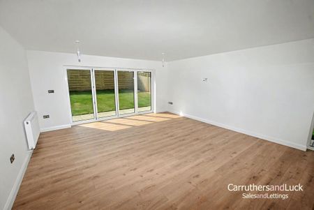 3 bedroom detached bungalow to rent - Photo 2