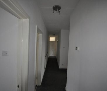 3 bedroom flat to rent - Photo 5