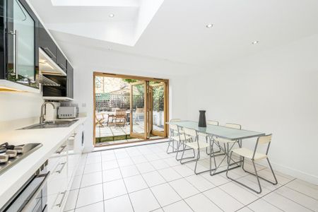 2 bedroom end of terrace house to rent - Photo 4