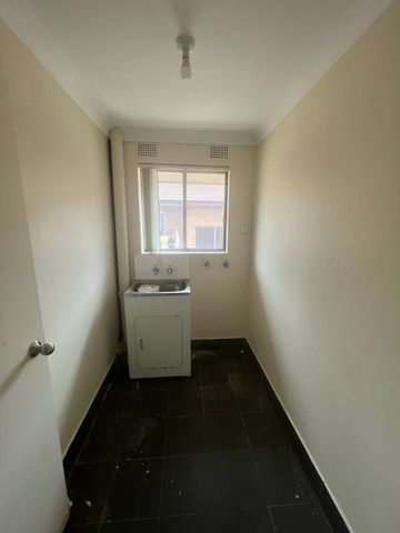 Luxury Living in Merrylands: Rent a Stunning Apartment at 4/22 Military Road - Photo 2