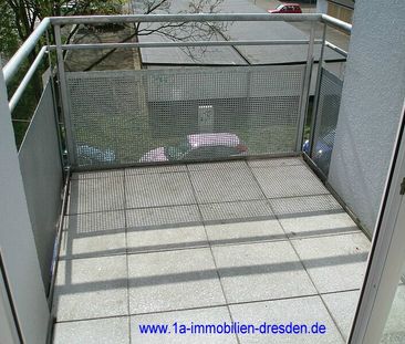 - 1 - Raumwohnung mit Balkon in Striesen fast an der Uni-Klinik, in... - Photo 1