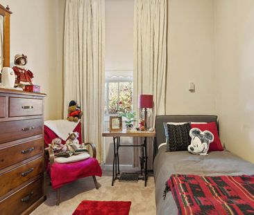 Tranquil Living In MacDonald Park! - Photo 3