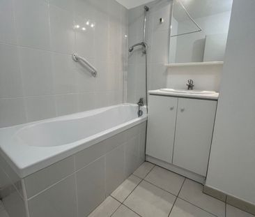 Location Appartement 2 pièces 43m² CASTILLON LA BATAILLE 33350 - Photo 5