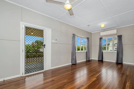 Charming High-Set Home in the Heart of Gulliver - Photo 3