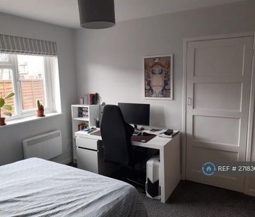 1 bedroom in a flat share to rent - Photo 3