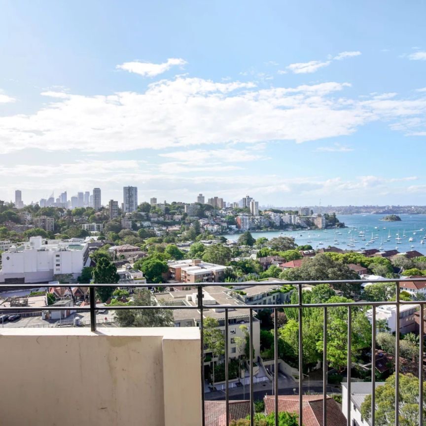 Renovated Apartment with Harbourviews - Photo 1