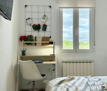 Calle de Ayllón, Madrid, Community of Madrid 28024 - Photo 6