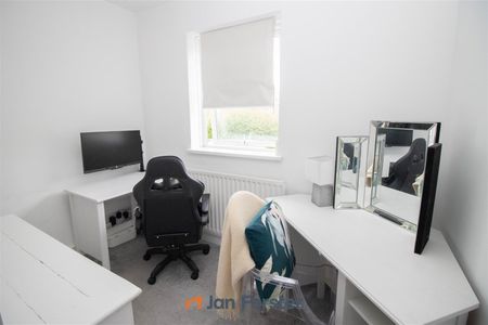 3 Bedroom House - Photo 2