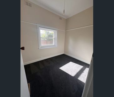 Character Home - Three Bedrooms, Study, Shed & Additional Parking - Photo 4