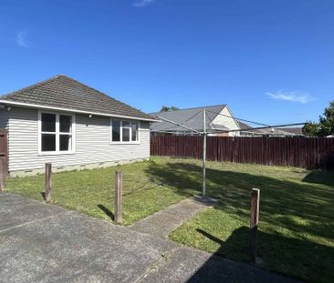 Family Home on Carisbrooke! - Photo 5