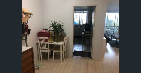 Look no further !!! Excellent location, very convenient, next to westfield shopping centre!!! - Photo 2