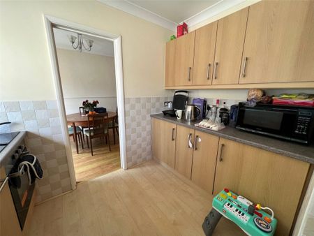 3 Bedroom House - Lower New Road, West End - Photo 5