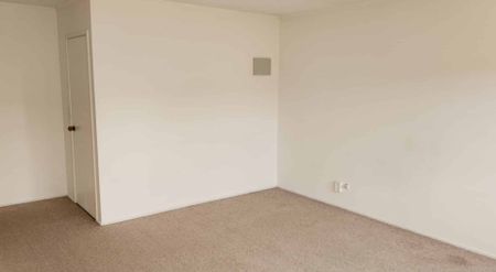 Hawera, 4 bedrooms - Photo 5