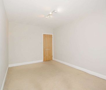 2 bedroom apartment with balcony on the first floor - Photo 1