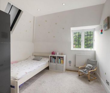 4 bedroom semi-detached house to rent - Photo 5