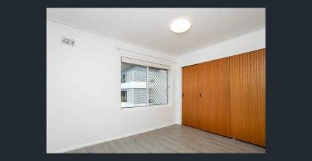 Renovated Apartment Moments From Dee Why Beach - Photo 2