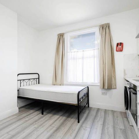 Council tax, Gas + Water included - Photo 1