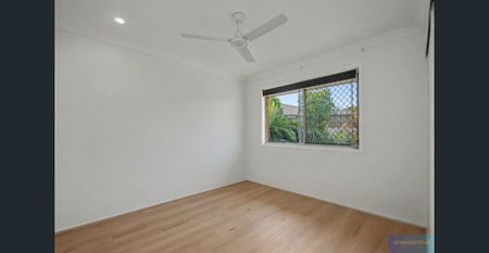 🏡 Spacious Family Home with Dual Living Areas and Outdoor Entertaining 🏡✨ - Photo 4