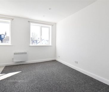 Well presented 2 bedroom apartment situated within walking distance... - Photo 6