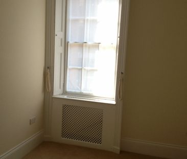 Two Bedroom Apartment for Rent on Crouch Street, Colchester - Photo 2