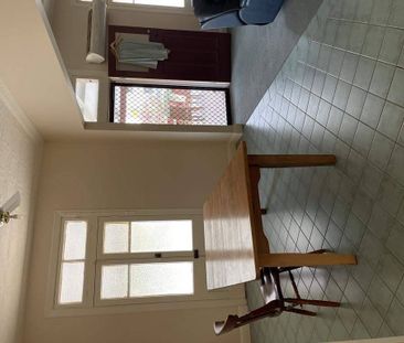 Central 3 Bedroom Home - Photo 5