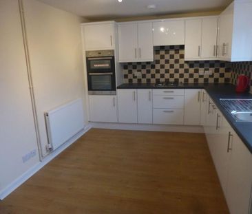 3 bedroom semi-detached house to rent - Photo 3