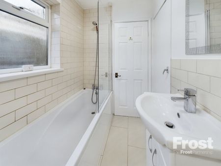 Edgell Road, Staines-upon-Thames, Middlesex,TW18 - Photo 3