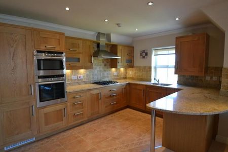 Roselands, 15 Harboro Road, Sale - Photo 5