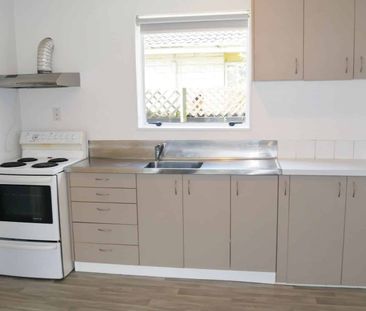 SYDENHAM - 3 BEDROOM TIDY TWO STORIED TOWNHOUSE - Photo 2