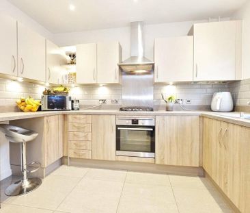 4 bedroom semi-detached house to rent - Photo 6