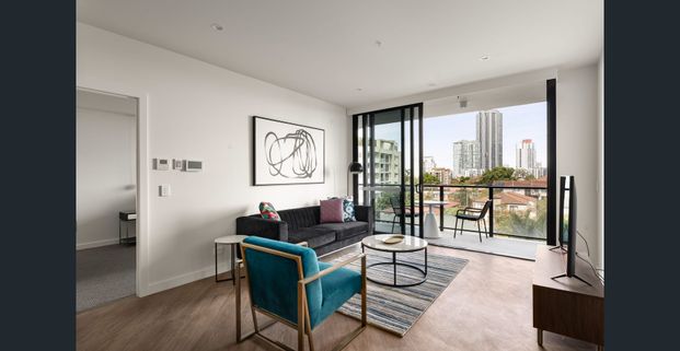 Live the high life in Southport ! - Photo 1