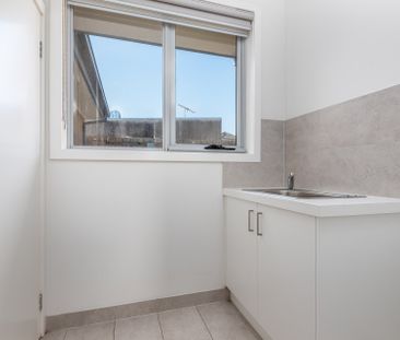 Light & Bright Townhouse - Photo 3