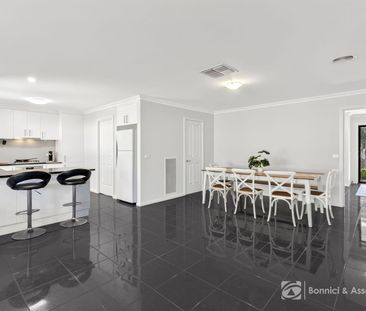 70 Lawson Circuit, Lavington - Photo 2