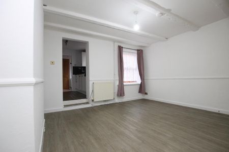 2 bedroom end of terrace house to rent - Photo 2