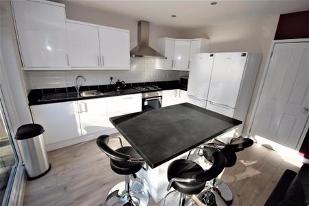 1 bedroom in a house share to rent - Photo 3