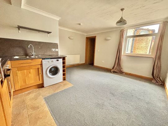 Queens Road, Nuneaton, CV11 - Photo 1