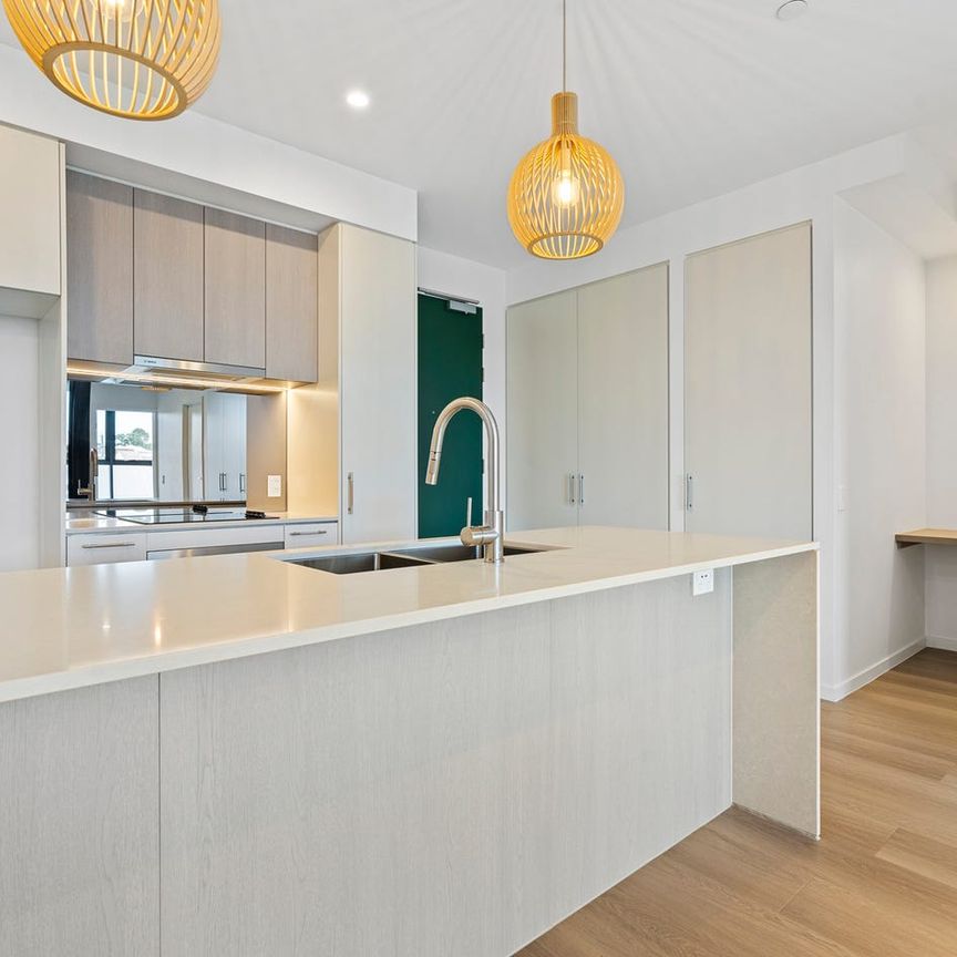 Luxury Living, Central Location - Photo 1