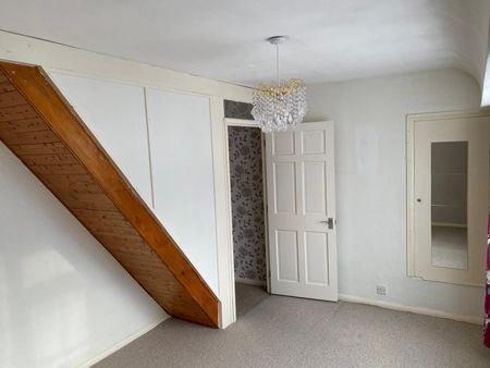 Queenswood Crescent - Photo 3
