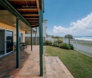 Absolute Beachfront One Bedroom Unit - Photo 5